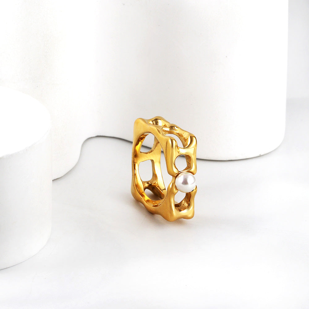 Abstract Pearl Ring