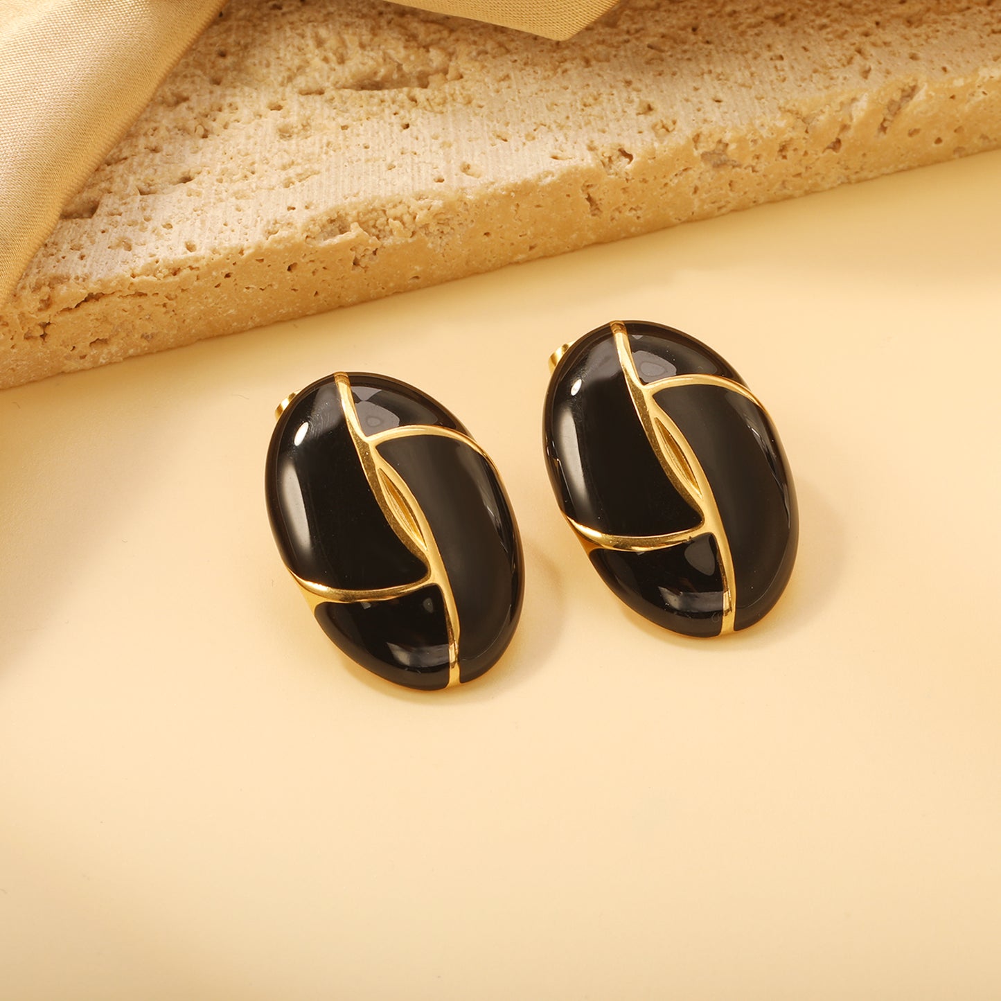 Geometrical Black Earrings