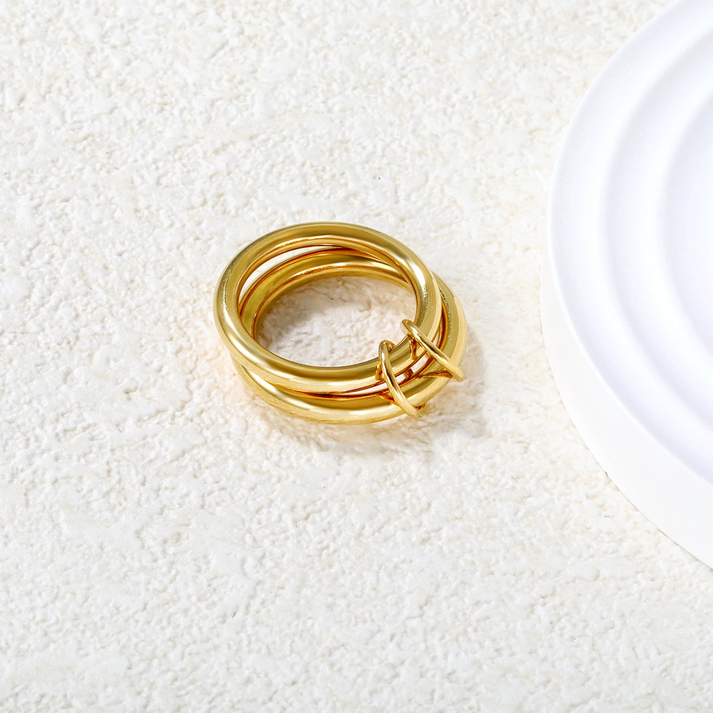 Tyre knot Ring