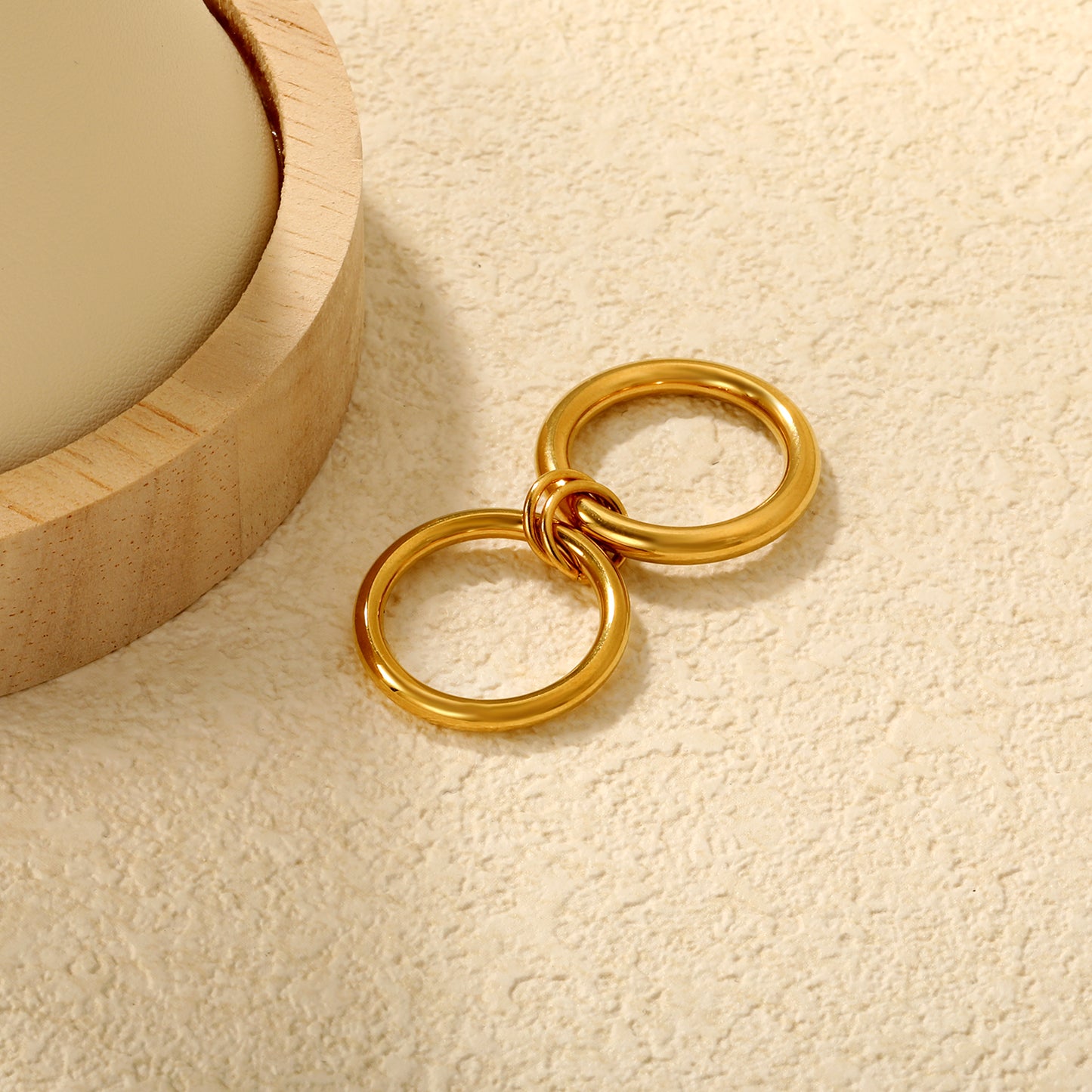 Tyre knot Ring