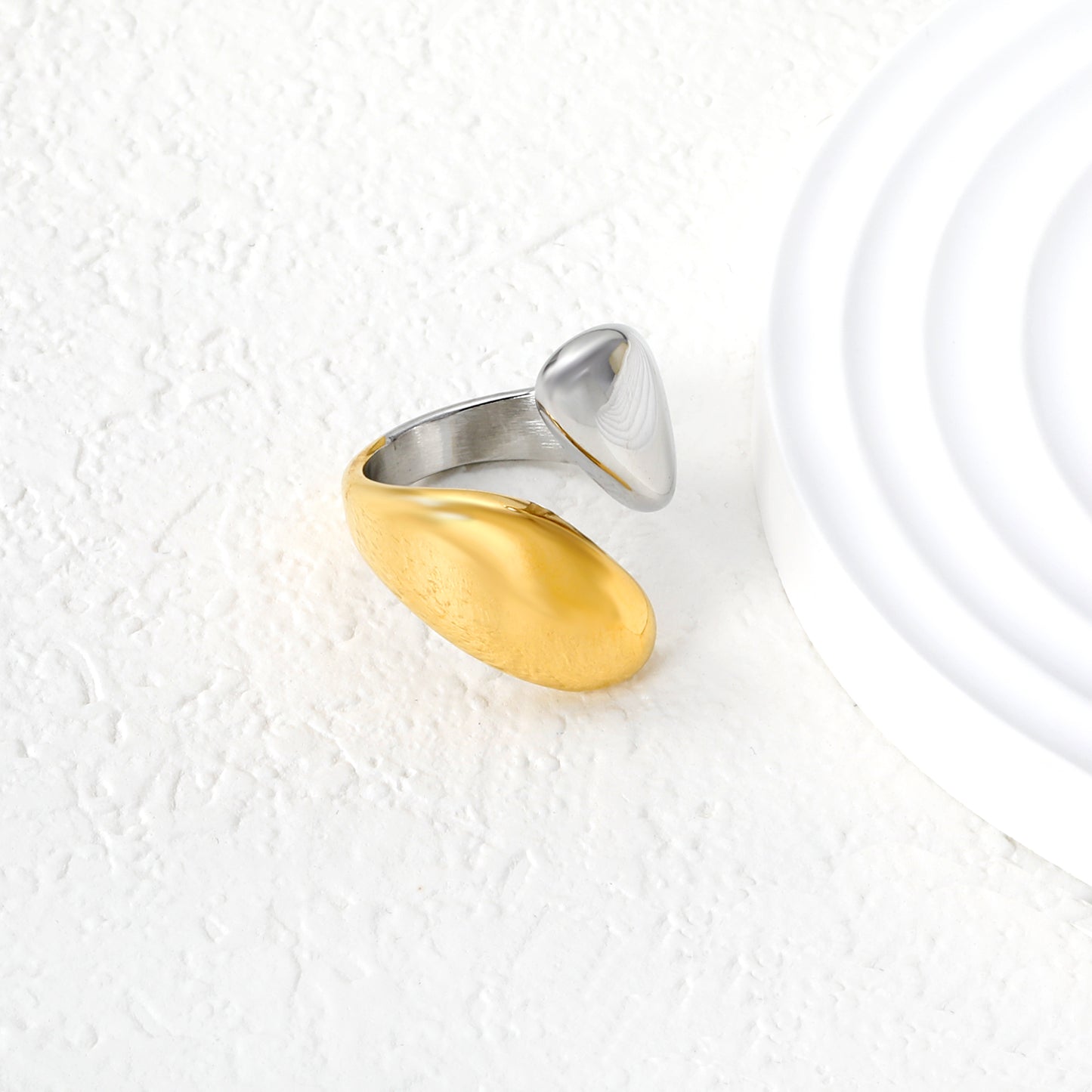 Dual Tone Curve Ring