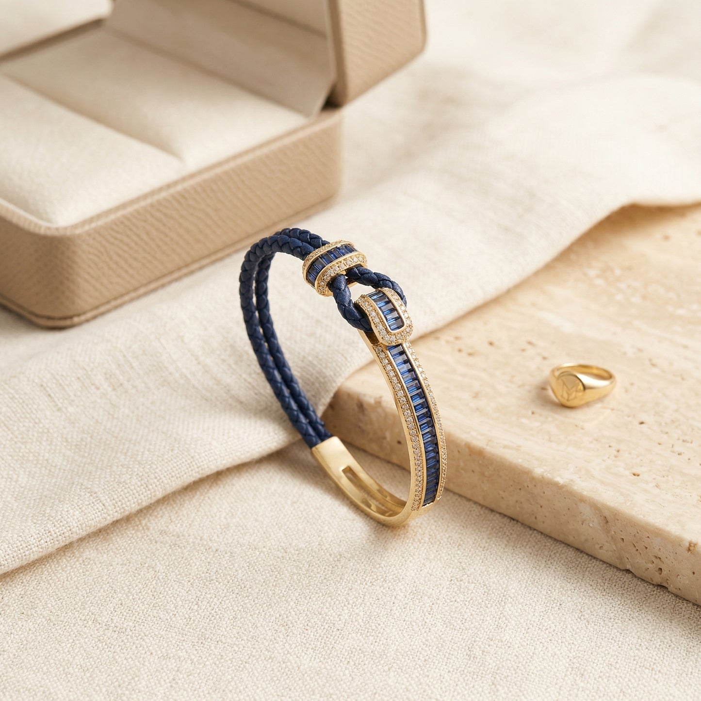 KNOT INTERLOCK BRACELET