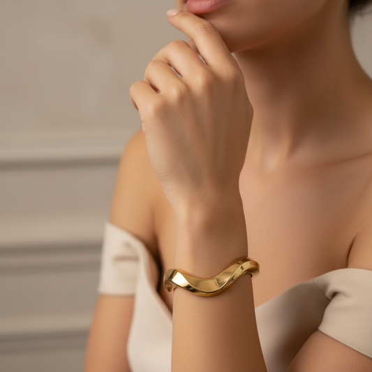 Curved Chic Gold Kada
